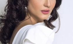 وفاء عامر لسلاف فواخرجي بعد قرار شطبها: " هذه مصر الحرية"